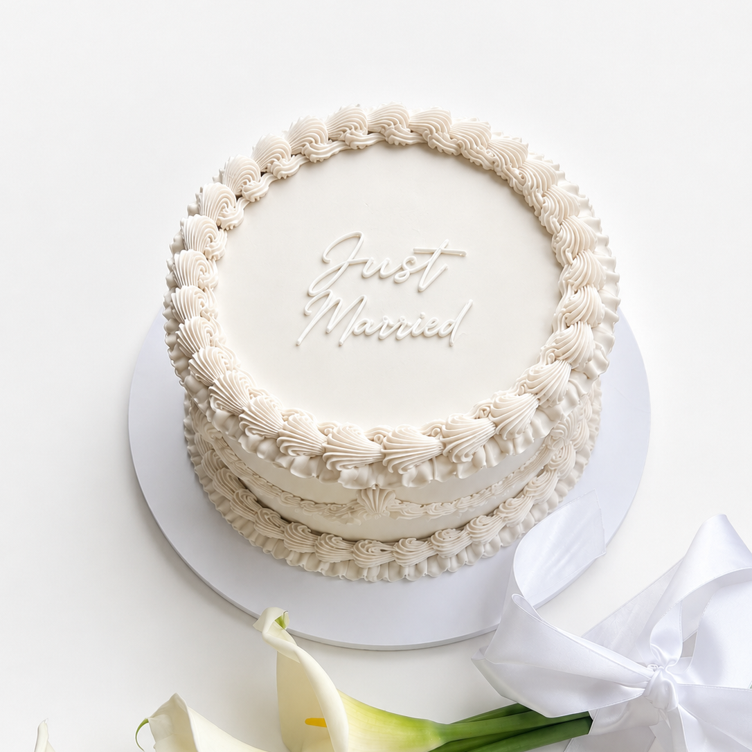 Lambeth Round Single Tier Wedding Cake