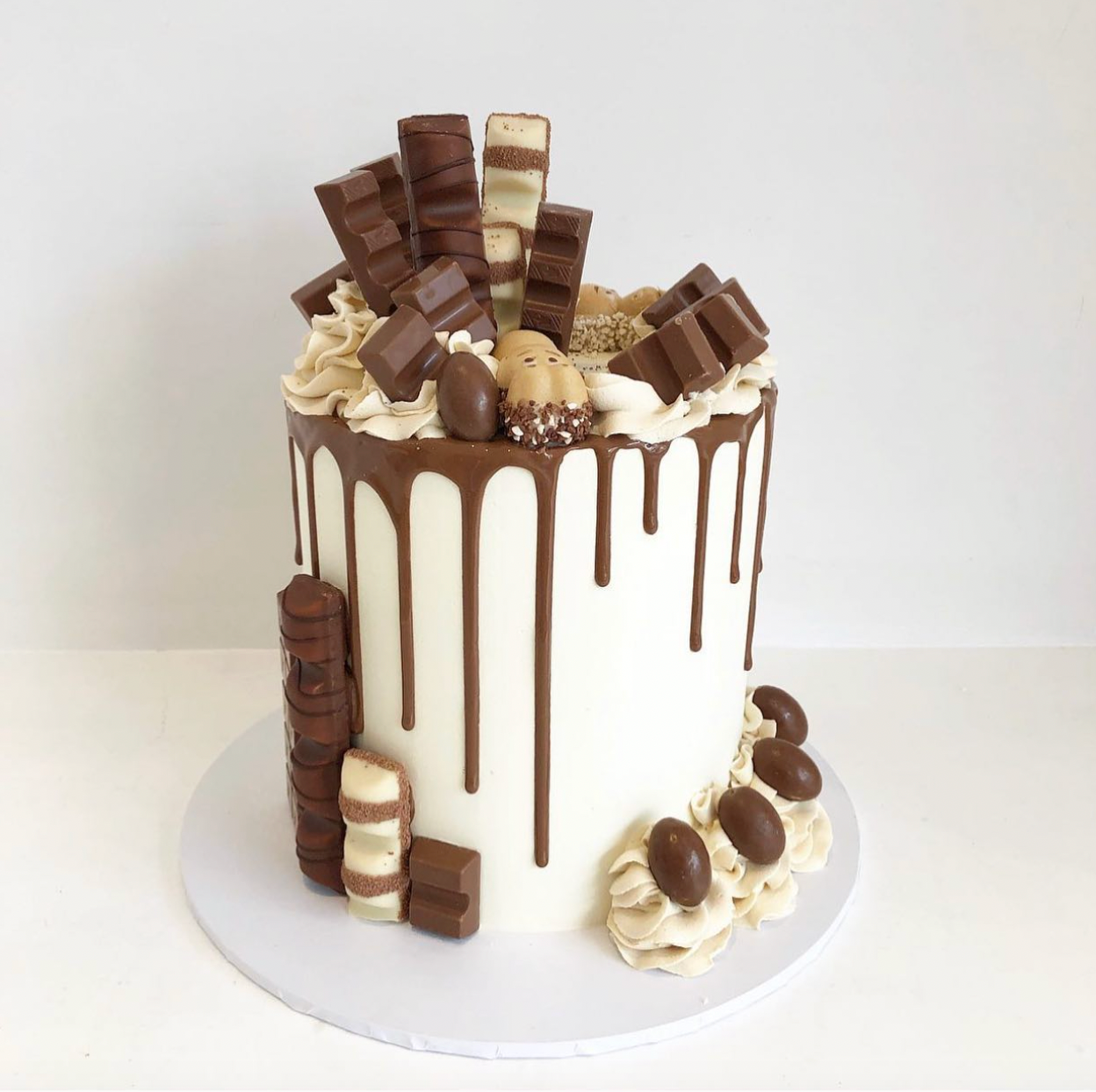 Kinder Drip Cake